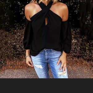 🎀New black halter top with sleeves